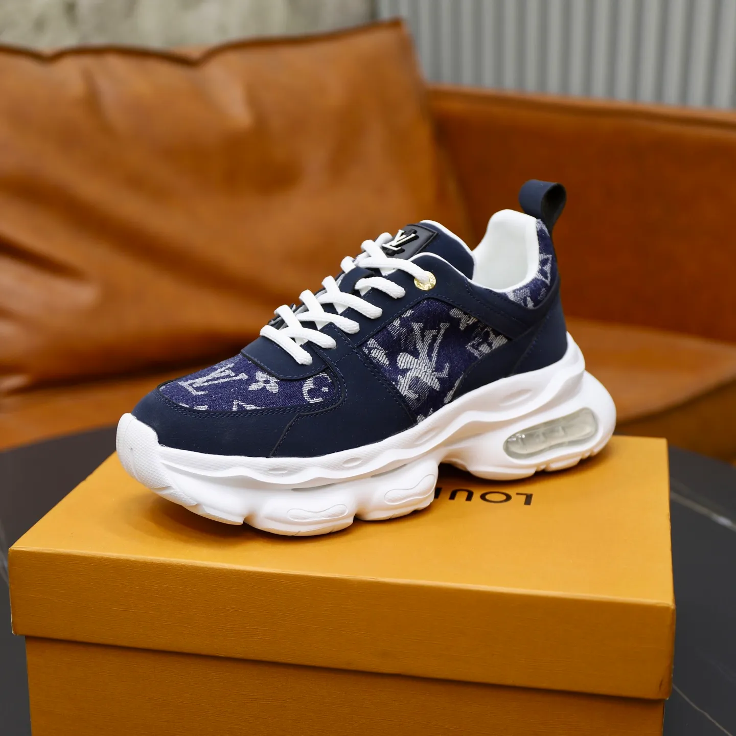 Ex-factory price: 462💰🙅‍♂️🙅‍♂️🙅‍♂️ Brand: Louis Vuitton Standard code: 38-44 (45 customized) Grade: Same as the official website Material: Original cowhide splicing fabric Comfortable and breathable lining Lightweight, soft and wear-resistant outsole Style category: Men's fashionable casual shoes Running sneakers Distinguished luxury brand elements Top luxury Color: actual picture color
